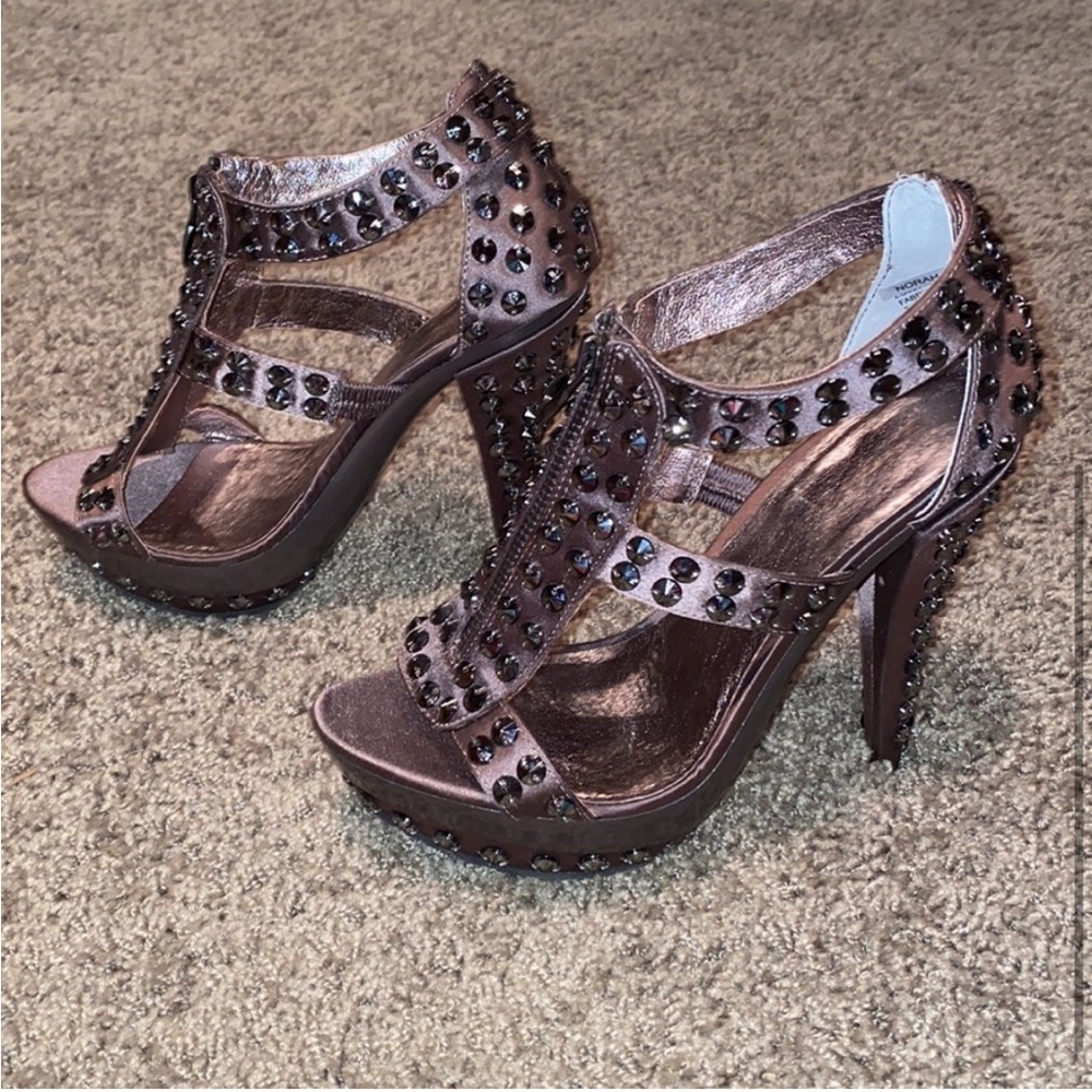 NWOT Zigi Girl Heels